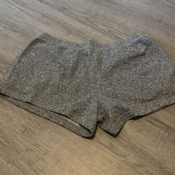 ROOTS salt and pepper and dark grey track shorts lightly worn, Mid rise size L - Picture 2 of 6